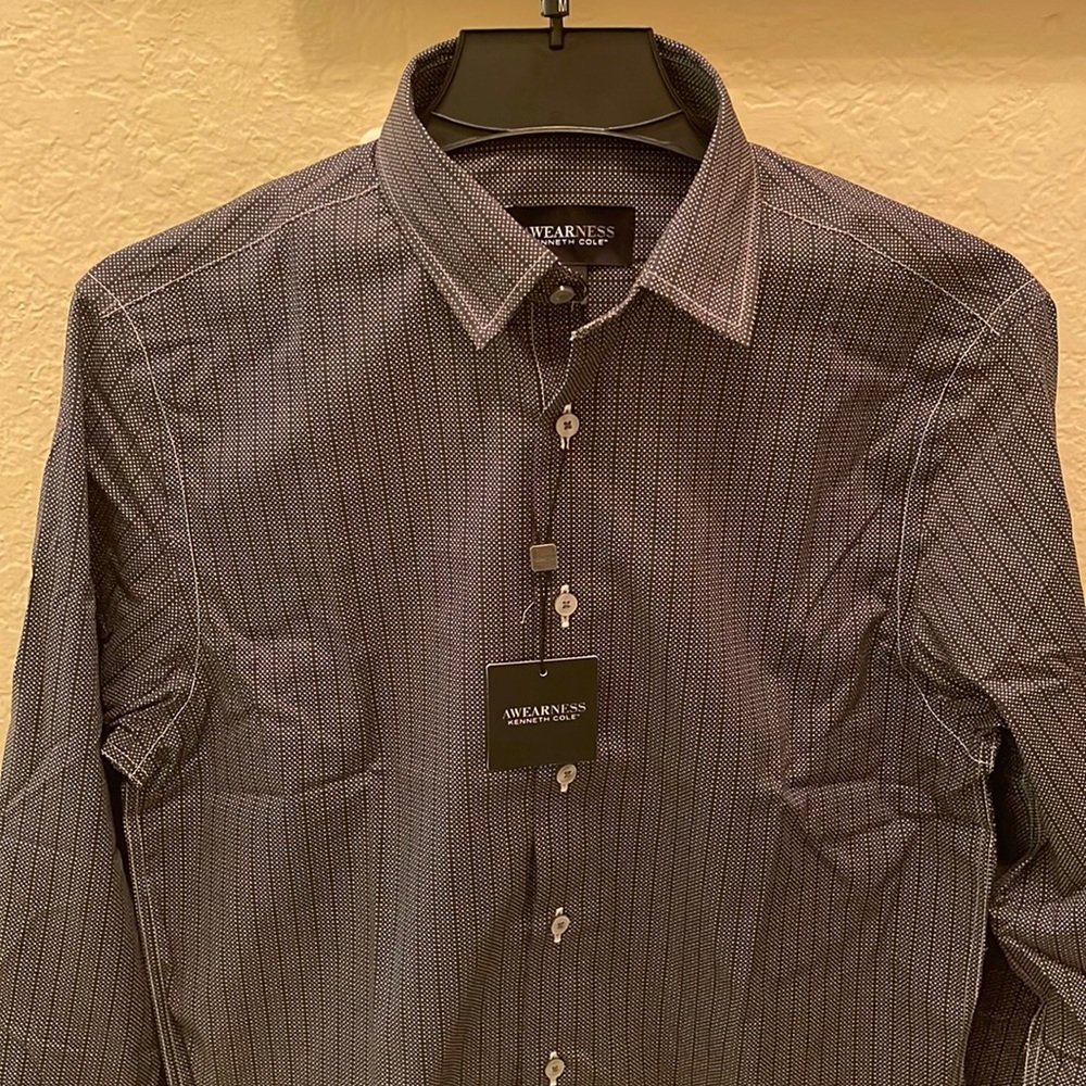 Kenneth Cole Awearness Men’s Black M pattern  dress shirt.
